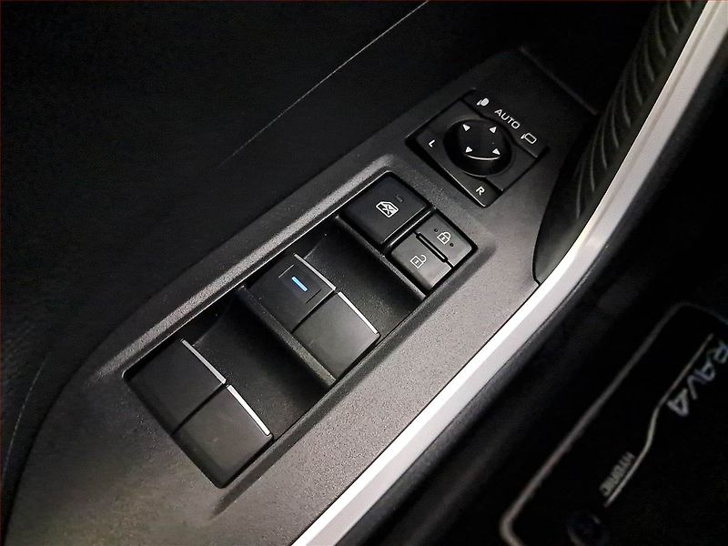 Toyota RAV4 (2021) 2.5 Hybrid - fotka 19 z 21