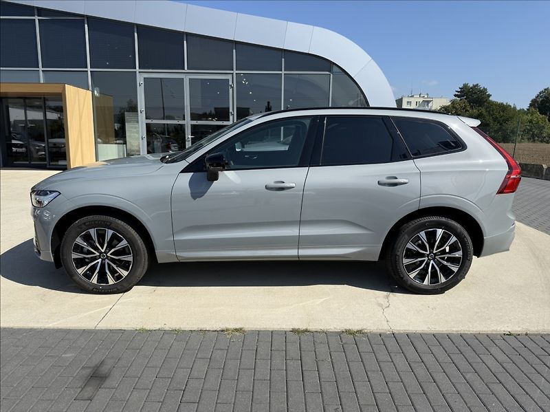 Volvo XC60 (2024) 2,0   B5 AWD PLUS DARK - fotka 3 z 4
