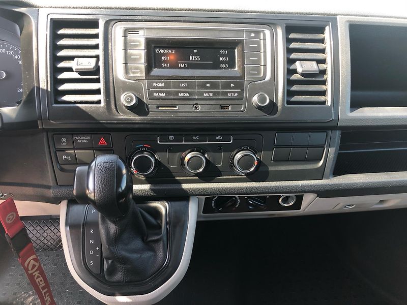 Volkswagen Transporter 2,0 TDI DSG 8 míst - fotka 19 z 26