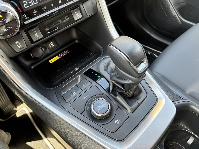 Toyota RAV4 2.5 HSD e-CVT AWD Selection - fotka 20 z 22