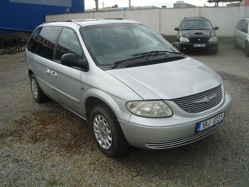 Chrysler Voyager (2002) 2,5CRD - fotka 2 z 14