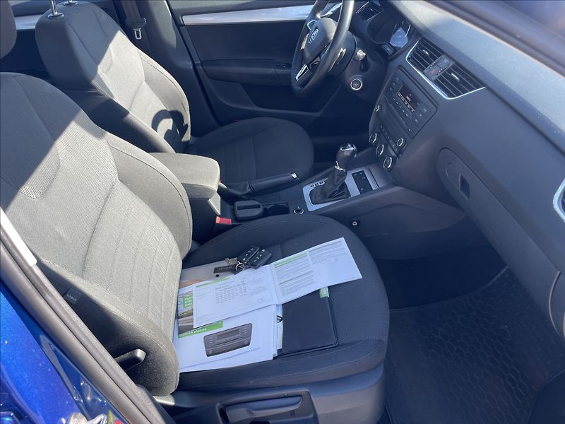 Škoda Octavia 1,8 i 132kw DSG Style Xenon LE - fotka 12 z 35
