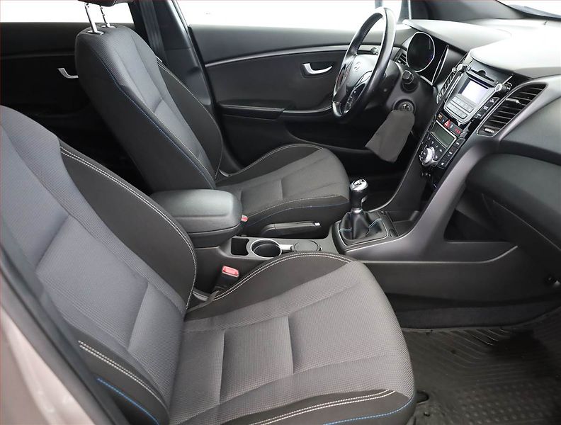 Hyundai i30 (2016) 1.6 GDI, ČR,1.maj, Serv.kniha - fotka 7 z 17