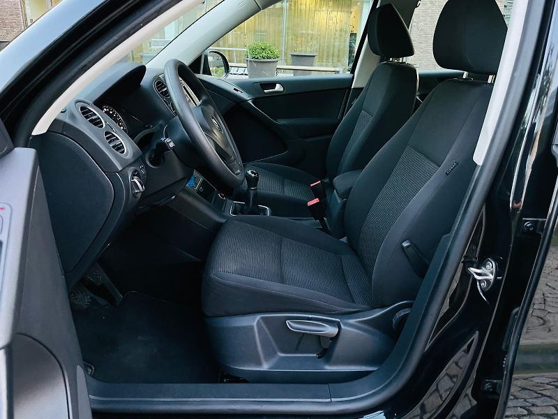 Volkswagen Tiguan 1.4TSI MANUÁL SERVISKA SENZORY - fotka 26 z 45