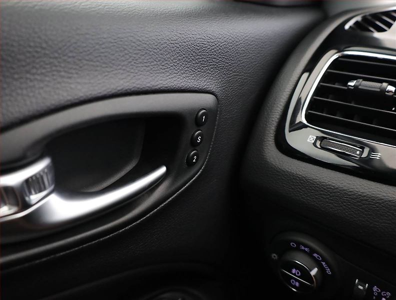 Jeep Compass (2019) 1.4 MultiAir, 4X4, Automat - fotka 17 z 21
