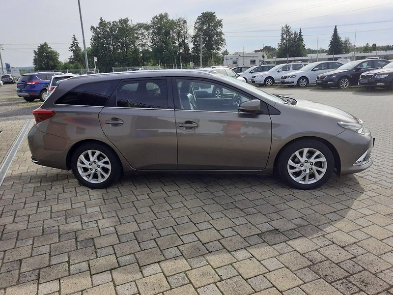 Toyota Auris (2018) 1.6 i Valvematic  AUTOMAT - fotka 3 z 42