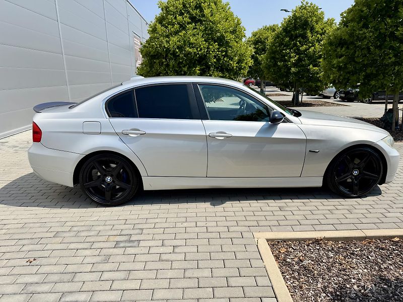 BMW Řada 3 (2005) 325i MANUÁL XENONY SPORTSITZE - fotka 5 z 19