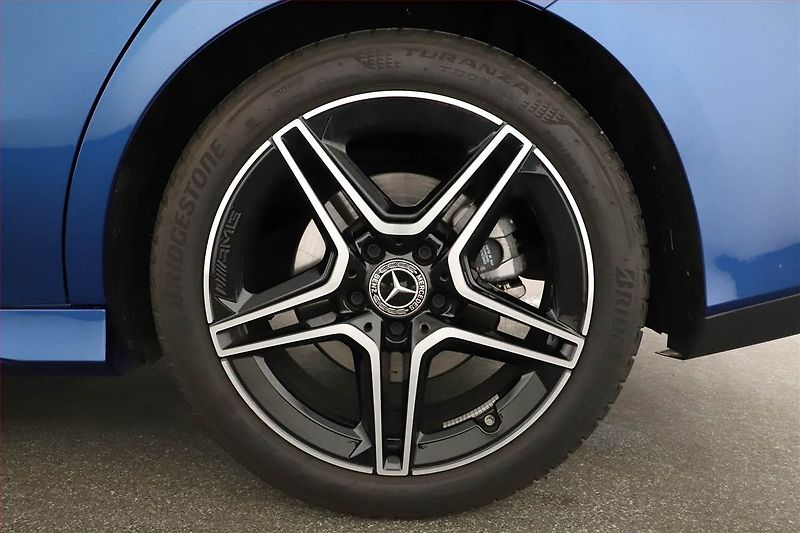 Mercedes-Benz CLA (2025) 200 - fotka 12 z 17