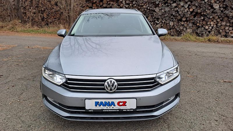 Volkswagen Passat 1.6 TDI ComfortLine Business - fotka 2 z 36