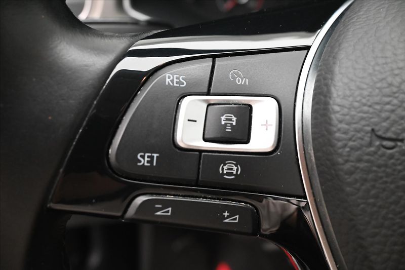 Volkswagen T-Roc 2,0 TDI 110kW Clever Navi Záru - fotka 23 z 30