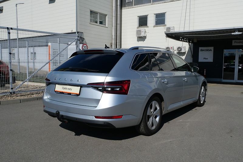 Škoda Superb - fotka 2 z 6