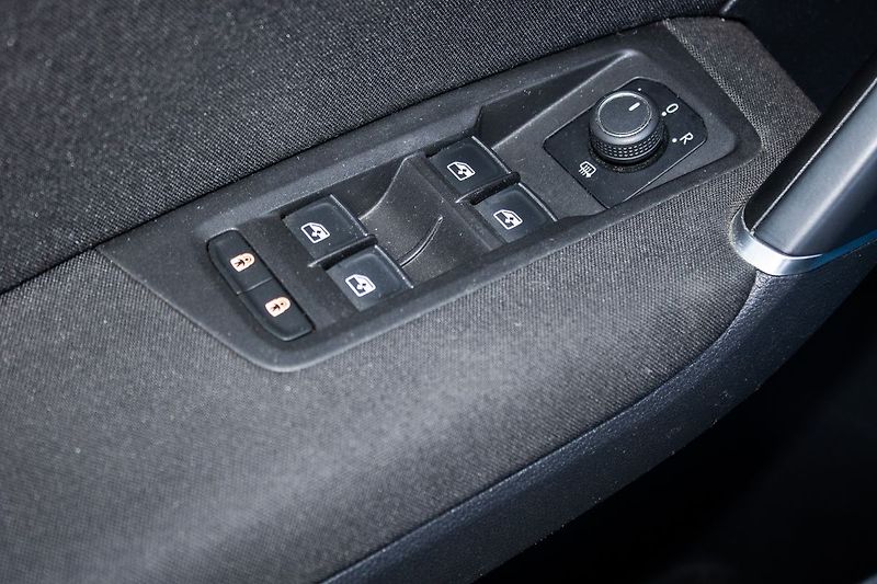 Volkswagen Touran 2.0 TDI, 110kW - fotka 13 z 45