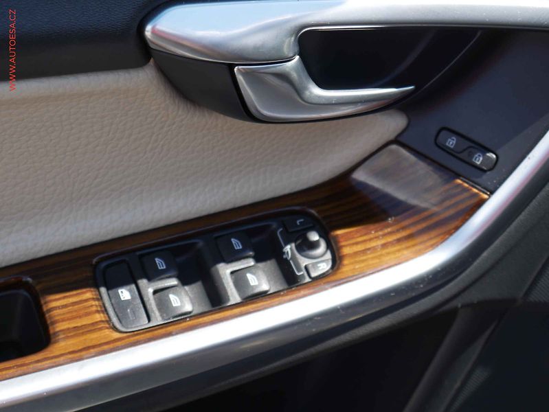 Volvo S60 (2011) 2.0T, ČR, Kůže, výhřev sed. - fotka 11 z 20