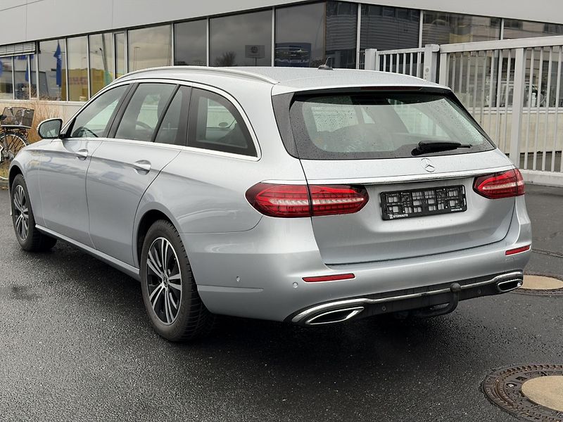 Mercedes-Benz Třídy E E 220 d T 9G-TRONIC Avantgarde - fotka 22 z 36