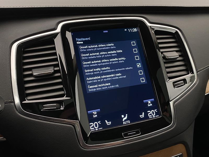 Volvo XC90 B5 AWD INSCRIPTION REZERVACE - fotka 44 z 46