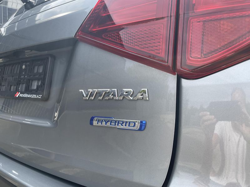Suzuki Vitara (2021) 1.4 BoosterJet Hybrid - fotka 30 z 33