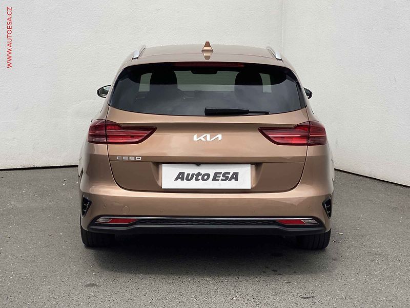 Kia Ceed (2023) 1.5 T-GDi SW, 1.maj,ČR, TOP - fotka 5 z 18