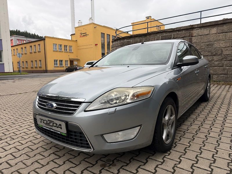 Ford Mondeo 2,0i 16V Ghia / servis.kn. /  - fotka 1 z 31