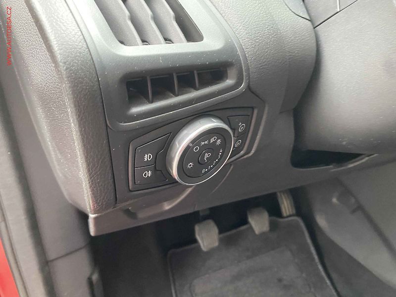Ford Focus (2011) 1.6i16V, ČR, AC, park.asist - fotka 15 z 17