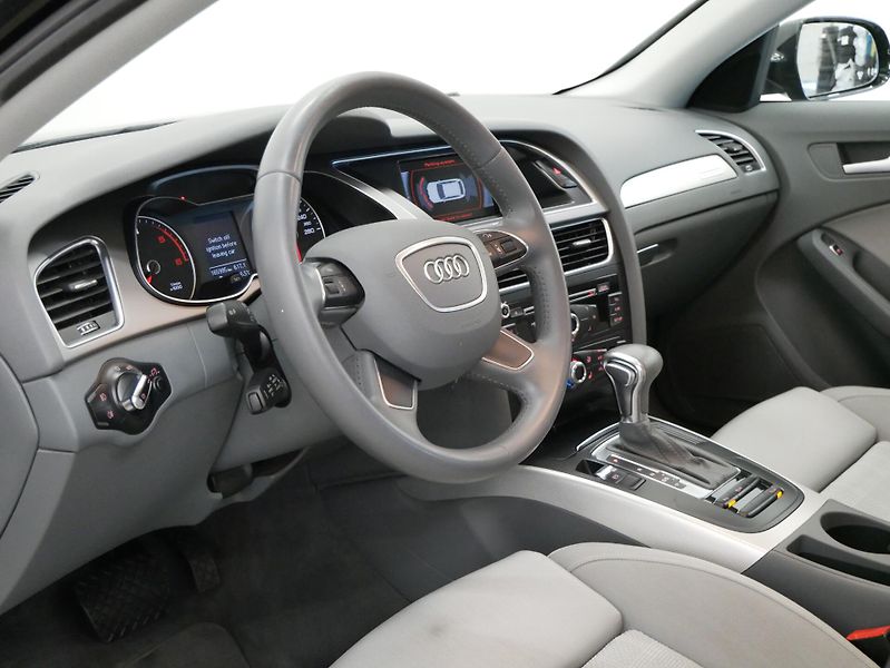 Audi A4 - fotka 14 z 25