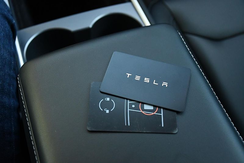 Tesla Model Y LONG RANGE DUAL REZERVACE - fotka 33 z 38