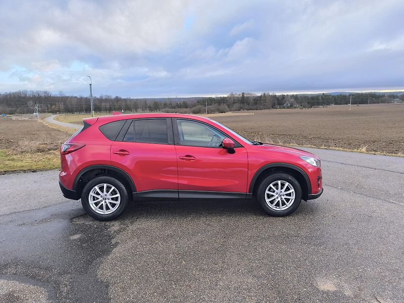 Mazda CX-5 2.2 4x4 TAŽNÉ, DOLOŽENÉ KM - fotka 8 z 39