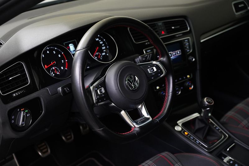 Volkswagen Golf - fotka 14 z 24