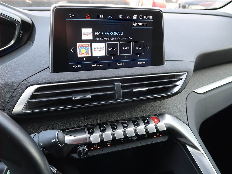 Peugeot 3008 (2019) Allure 1.5 BlueHDi, ČR,1.maj - fotka 12 z 20