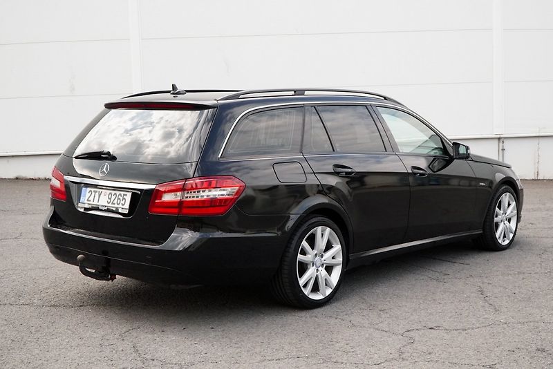 Mercedes-Benz Třídy E 220 CDI BlueEfficiency - fotka 13 z 29