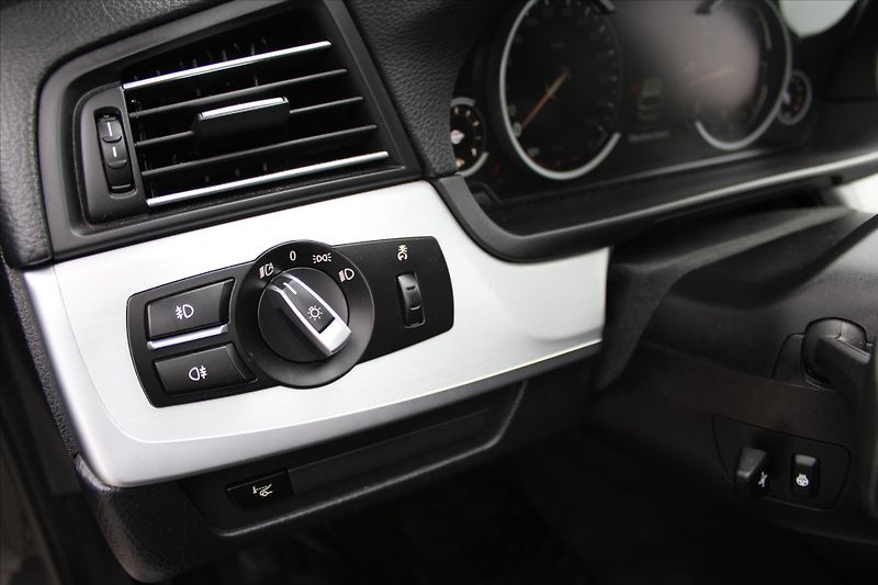 BMW Řada 5 530d xDrive NAVI SERVIS.KN. ČR - fotka 25 z 26