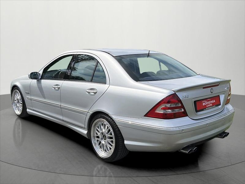 Mercedes-Benz Třídy C 5,5 V8 270 Kw C 55 AMG automat - fotka 5 z 33