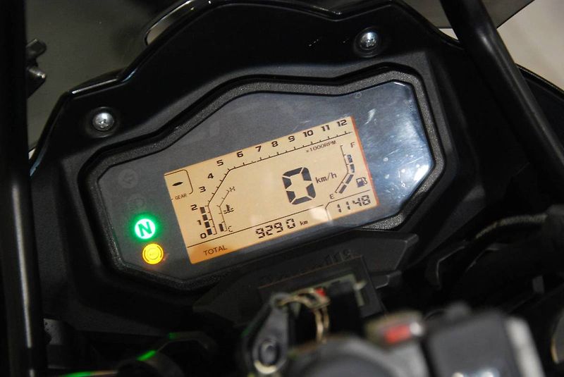 Benelli TRK 251 (2022) hezký stav, 2. maj, původ ČR - fotka 11 z 20
