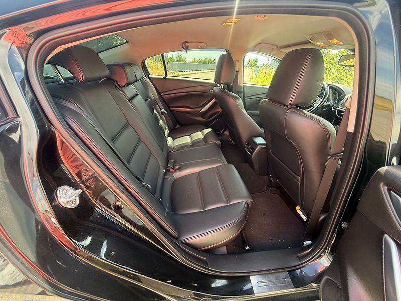 Mazda 6 Revolution Top 2,2 130 kW - fotka 15 z 23