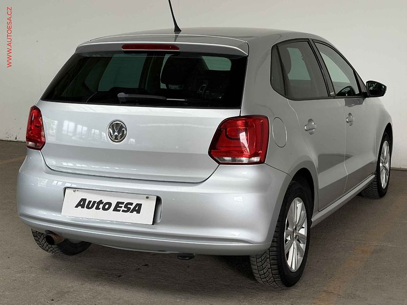 Volkswagen Polo (2012) 1.2 TSi, Style, výhřev sed - fotka 4 z 15