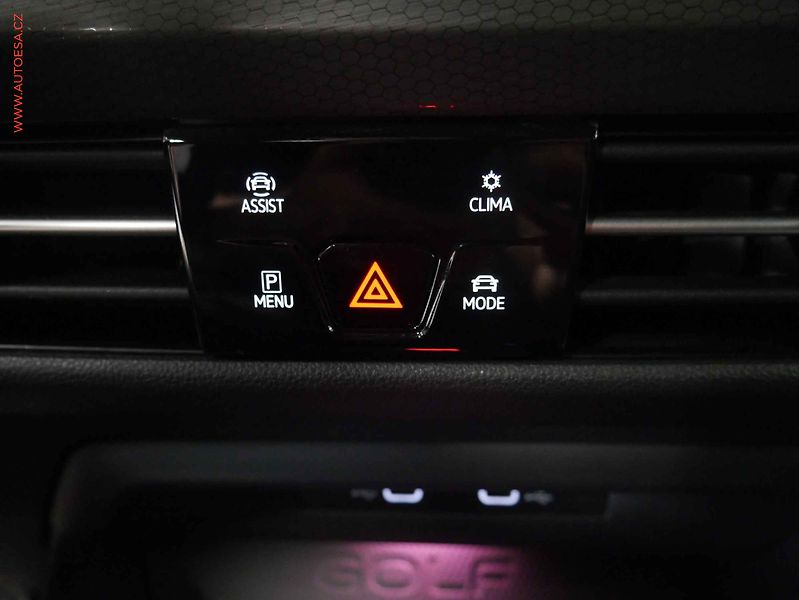 Volkswagen Golf (2021) 2.0 TSi, GTi, DSG, LED - fotka 18 z 24