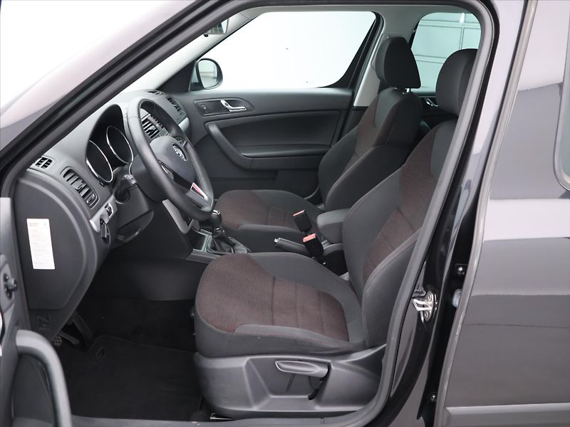 Škoda Yeti 2,0 TDI 4x4 Outdoor Xenon 1.Ma - fotka 11 z 27