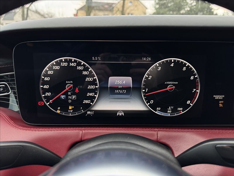 Mercedes-Benz Třídy S S 560 AMG 4Matic Kupé - fotka 19 z 34