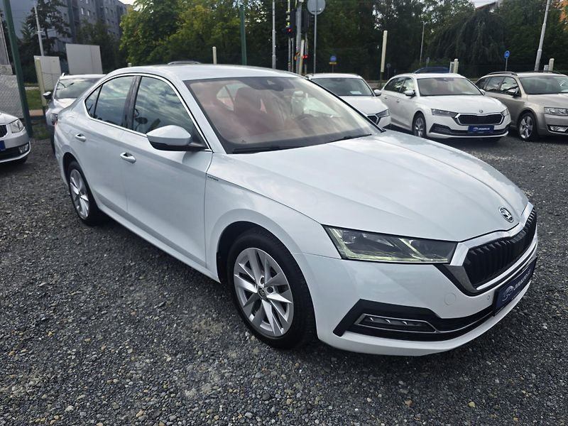 Škoda Octavia 2.0TDI 110KW DSG STYLE+ MATRIX - fotka 8 z 39