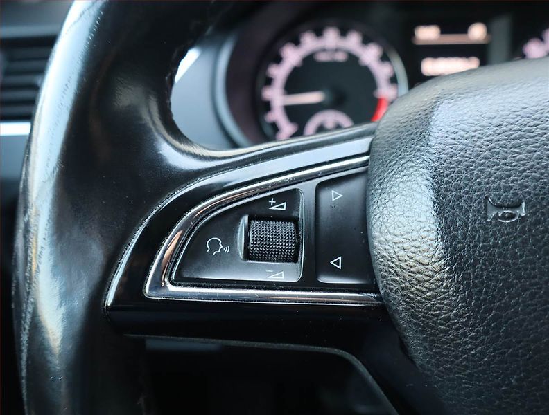 Škoda Octavia (2018) 1.6 TDI, Tempomat - fotka 17 z 22
