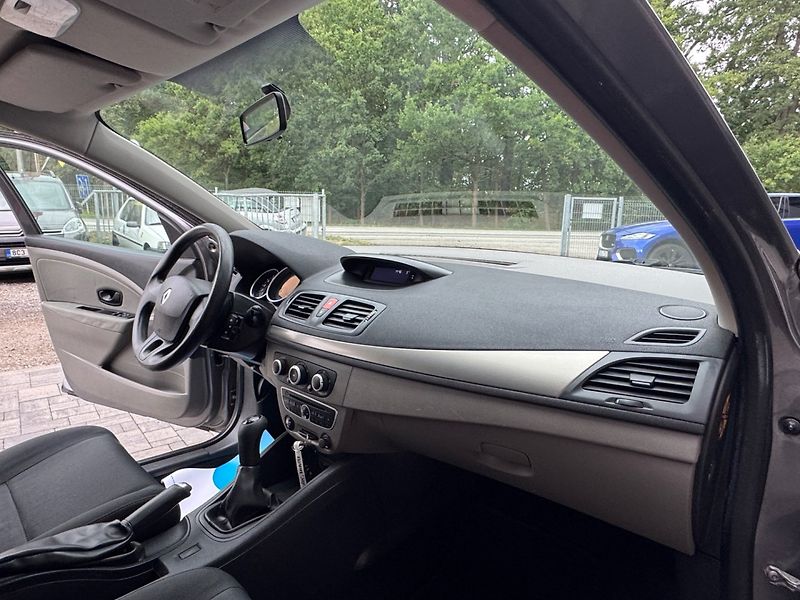 Renault Mégane (2011) 1.6 16V - fotka 16 z 29