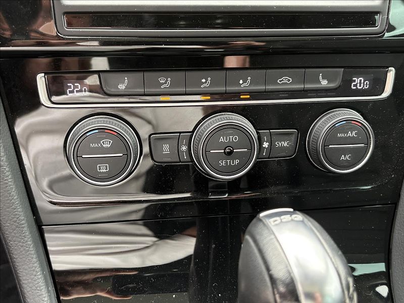 Volkswagen Golf 2,0 TDi 110kW Xen,Pano,Nez.Top - fotka 14 z 41
