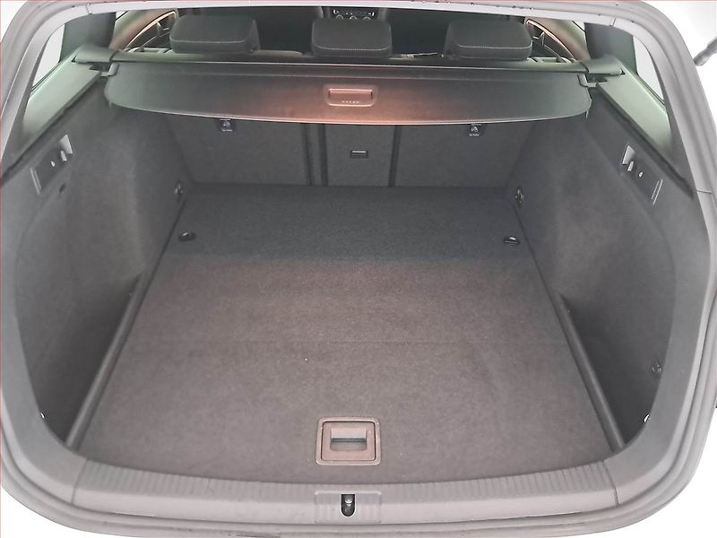 Volkswagen Golf (2017) R-Line 1.2 TSI, Park. senzory - fotka 14 z 16