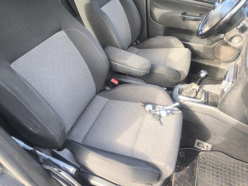 Volkswagen Golf GT-TDI66KW,PĚKNÝ,SERVISKA,1MAJ - fotka 17 z 24