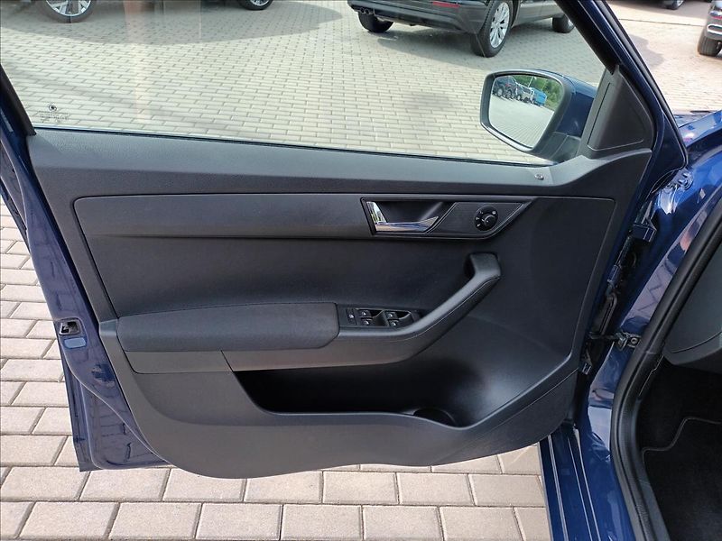 Škoda Fabia 1,2 TSI,66KW,1MAJ,AMBI,KOLA - fotka 16 z 45