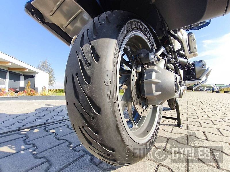 BMW R 1200 R (2012) - fotka 11 z 12