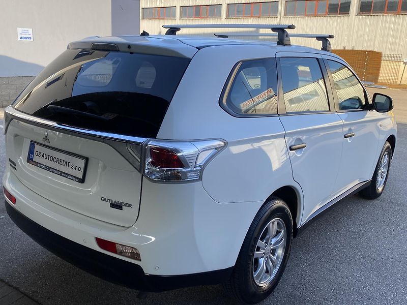 Mitsubishi Outlander (2014) 2,0i - Invite - 1 Majitel - fotka 29 z 42