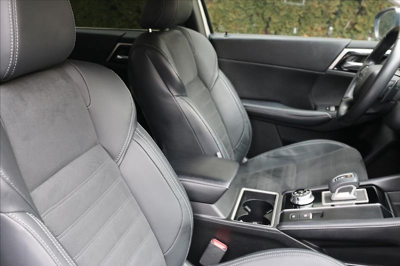 Mitsubishi Outlander 2,4 7míst, intense - fotka 52 z 70