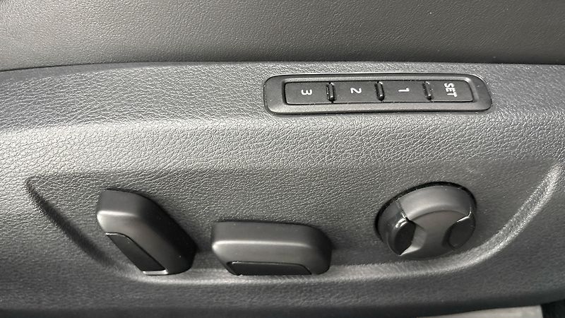 Škoda Superb 2.0 TDI DSG 4x4 L&K Combi - fotka 23 z 34