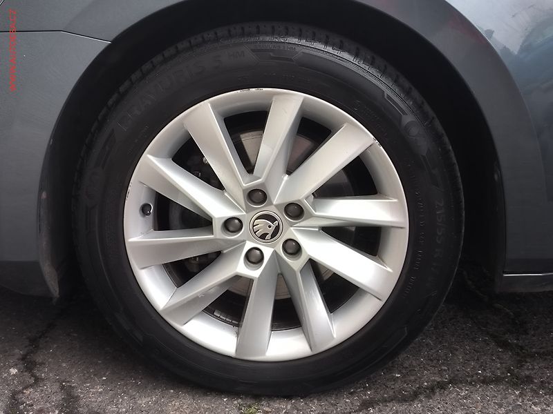 Škoda Superb (2019) 2.0 TDI, ČR, Style, DSG - fotka 26 z 27