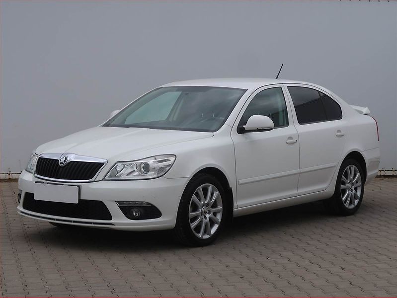 Škoda Octavia (2011) Ambition 1.4 TSI, Serv.kniha - fotka 2 z 13